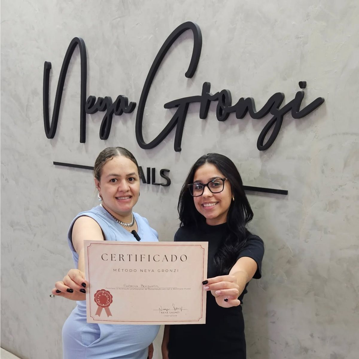 Aluna com certificado